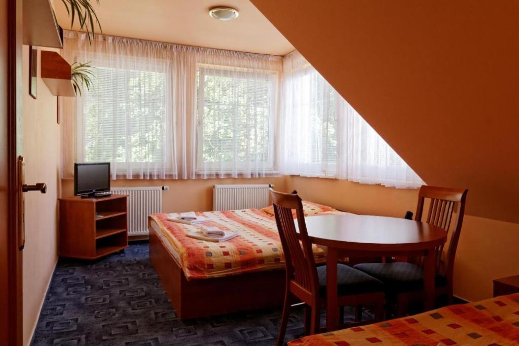 Restaurace A Penzion Garnet Olomouc Eksteriør bilde