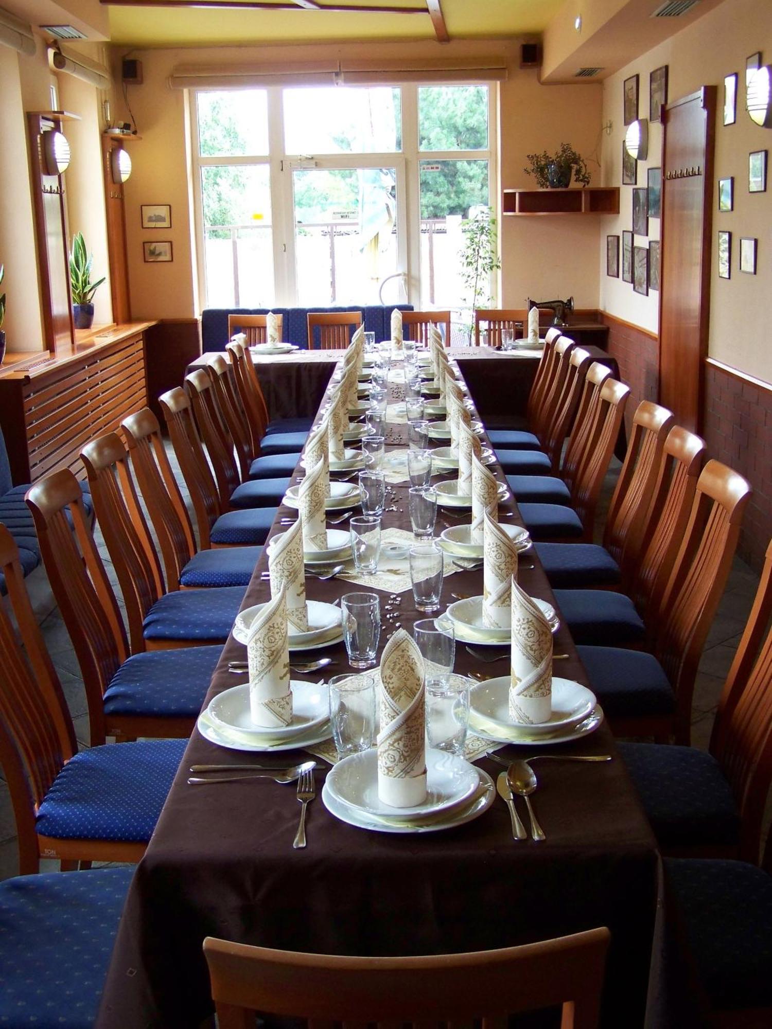 Restaurace A Penzion Garnet Olomouc Eksteriør bilde