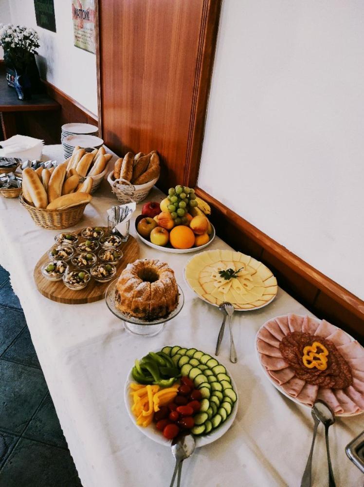 Restaurace A Penzion Garnet Olomouc Eksteriør bilde