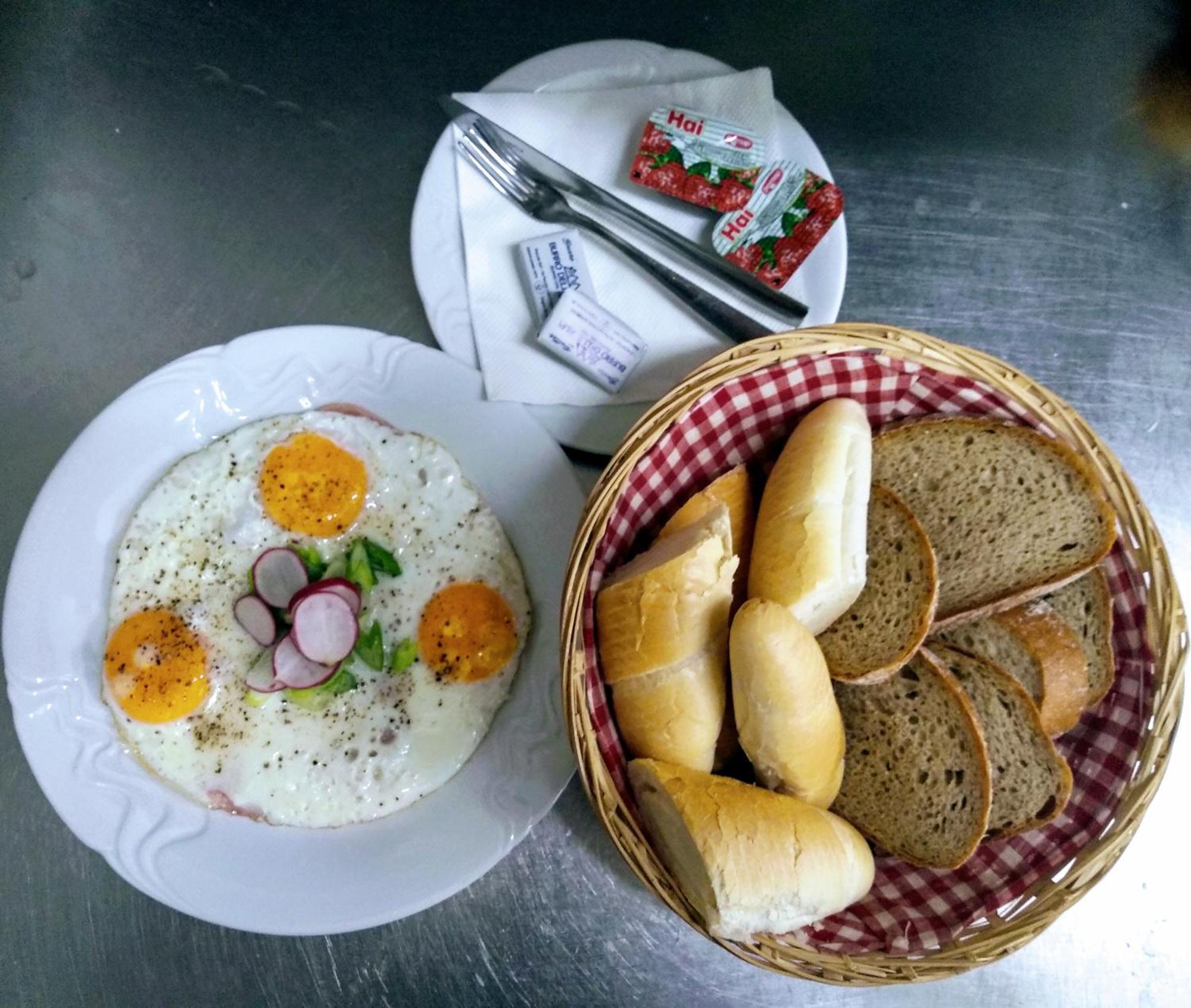 Restaurace A Penzion Garnet Olomouc Eksteriør bilde
