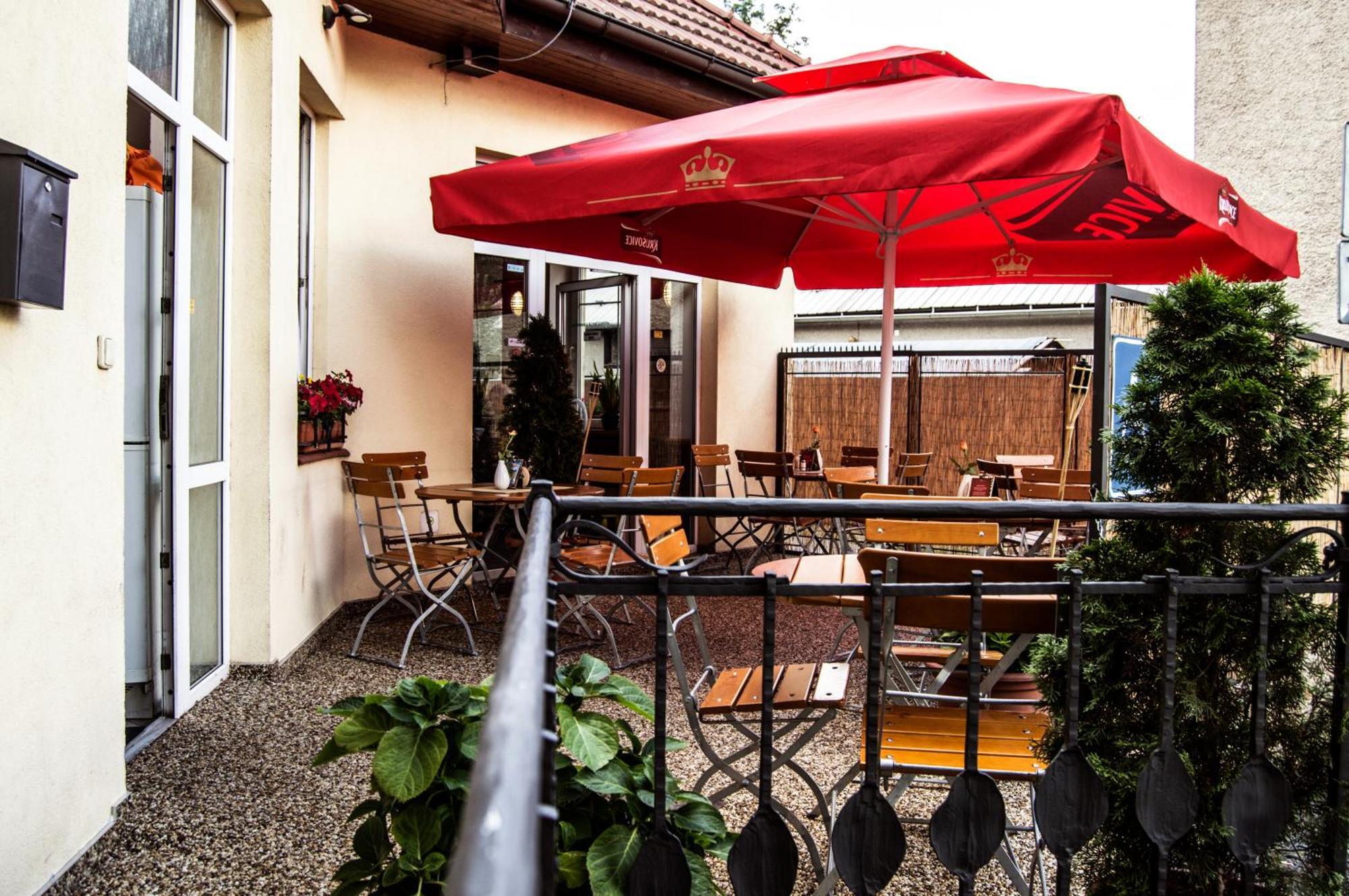 Restaurace A Penzion Garnet Olomouc Eksteriør bilde